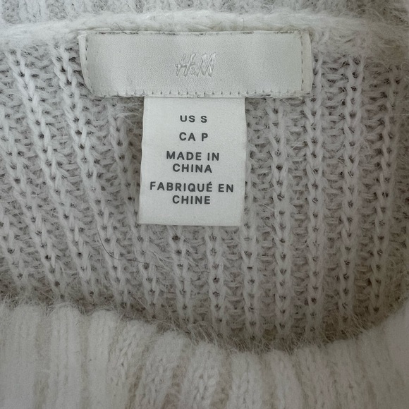 H&M White Turtleneck Fuzzy Sweater- Size Small - Picture 4 of 6